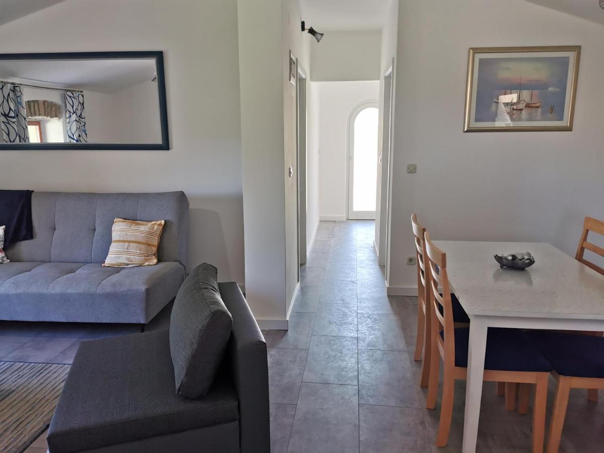 Apartments Bertetic カンファナル エクステリア 写真