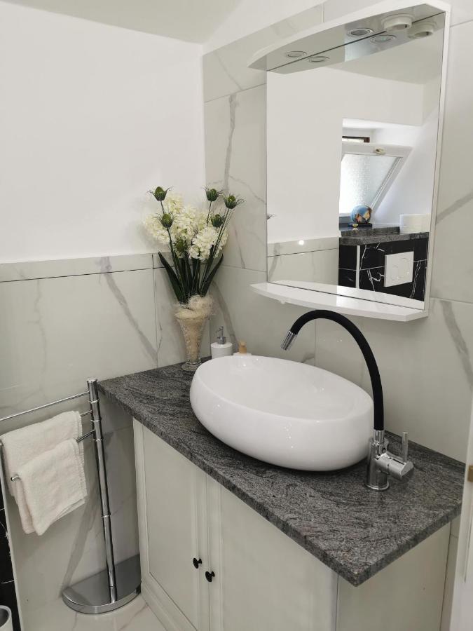 Apartments Bertetic カンファナル エクステリア 写真