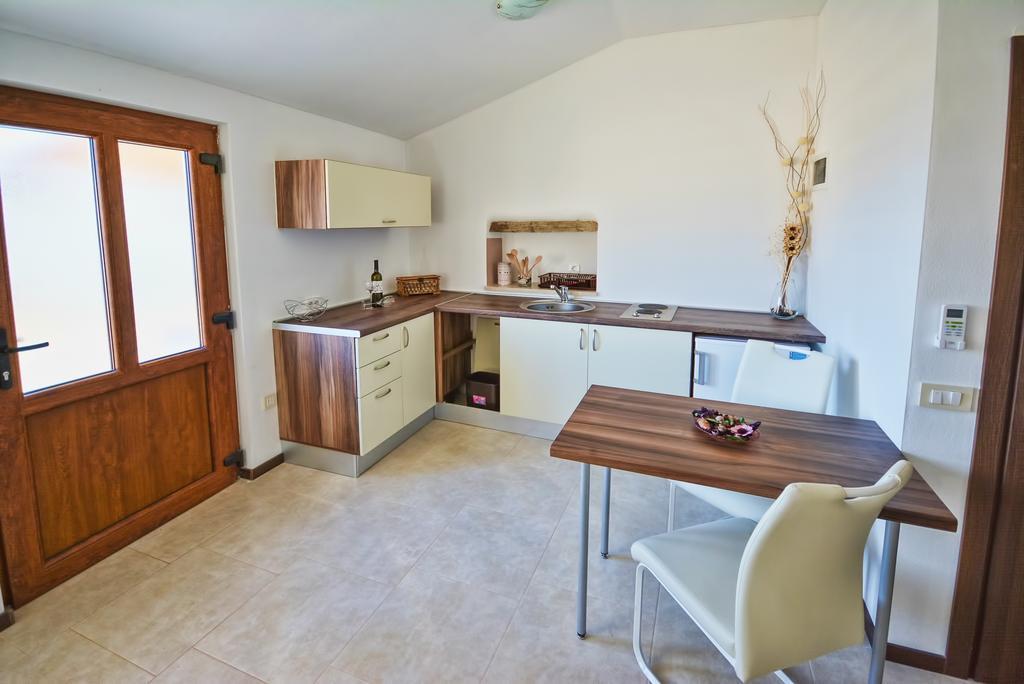Apartments Bertetic カンファナル エクステリア 写真