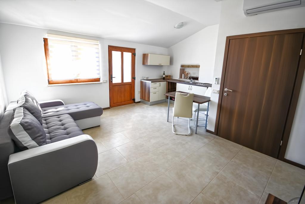 Apartments Bertetic カンファナル エクステリア 写真